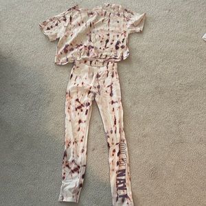 Girls T shirt and leggings